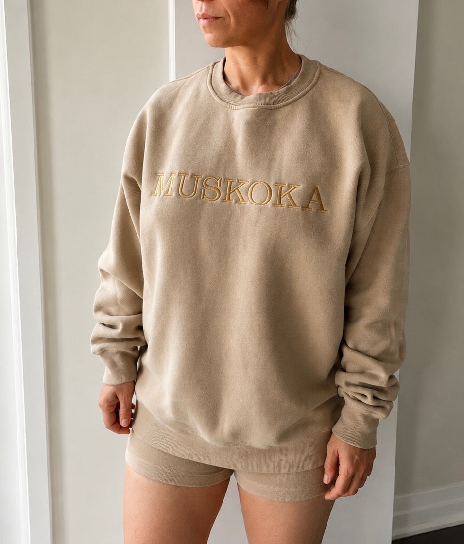 Muskoka Embroidered Fleeced Crewneck